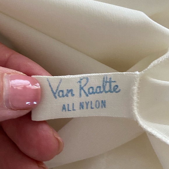 Vintage | Pin Up Style Lace Trimmed Slip - Picture 14 of 14